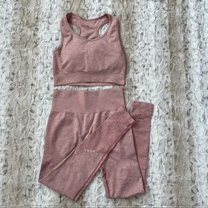 Pink seamless workout set